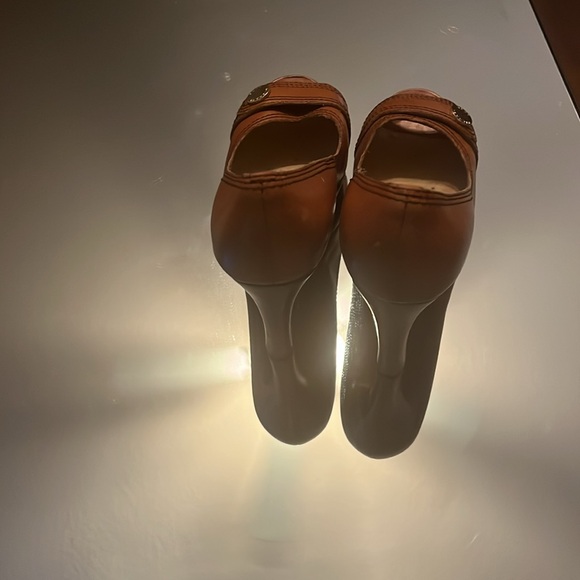 MICHAEL KORS LEATHER HEELS - Picture 9 of 9